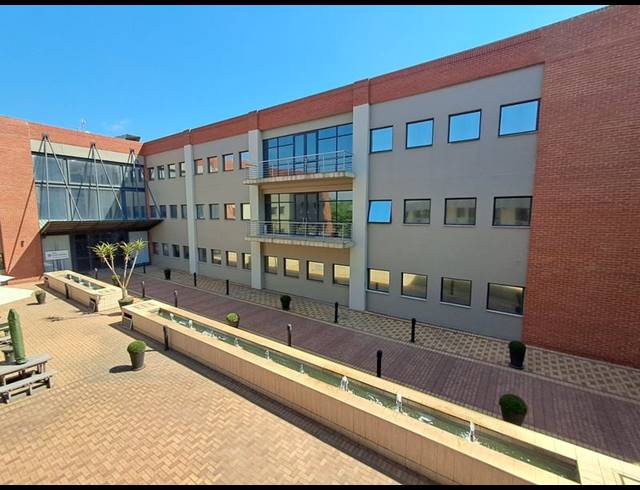 BUSINESS PROPERTY TO RENT IN WOODMEAD
